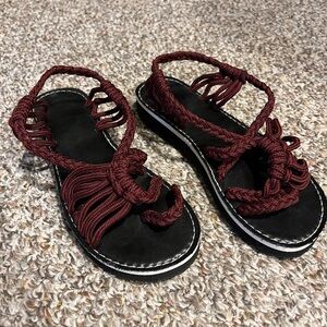 🌟 Maroon Braided Sandals ~ Size 7 🌟